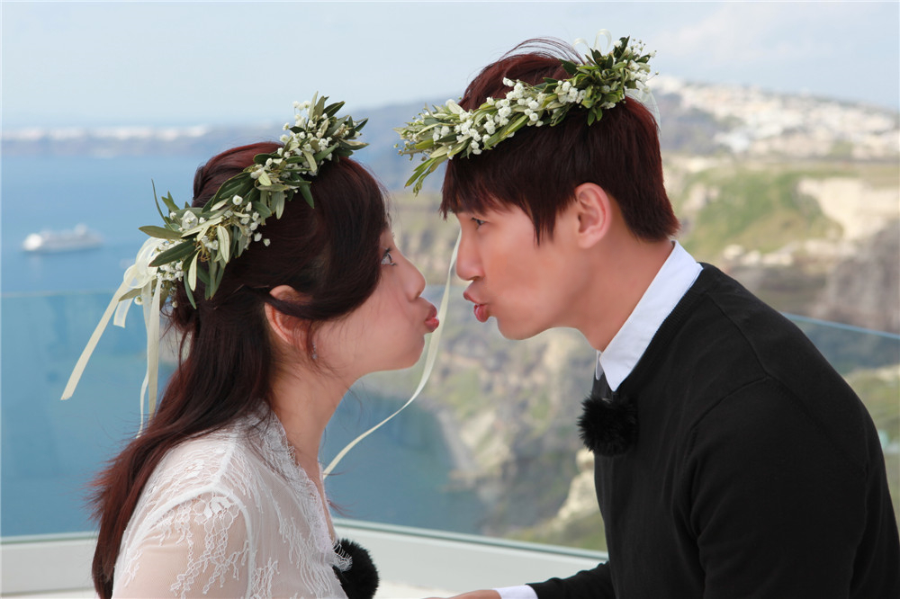  p>陈松伶,1971年1月21日出生于中国香港,中国香港影视歌三栖女艺人.