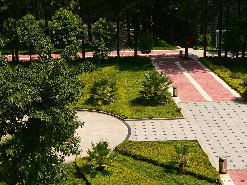  p>西昌市川兴中学始建于1958年,原为一所农村初级中学,1972年开始