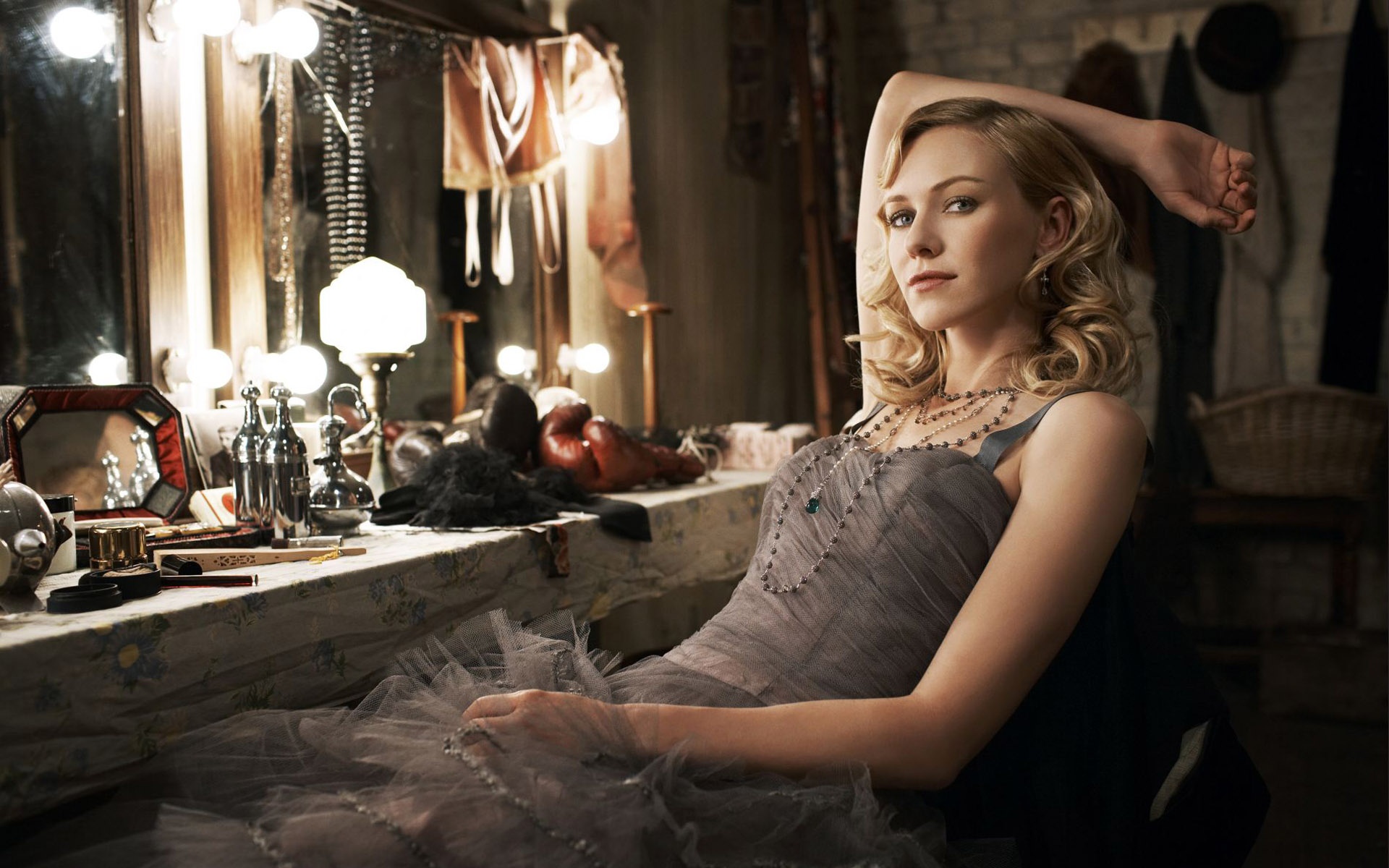 《金刚》是2005年上映的一部冒险电影,重拍1933年经典同名电影《金刚