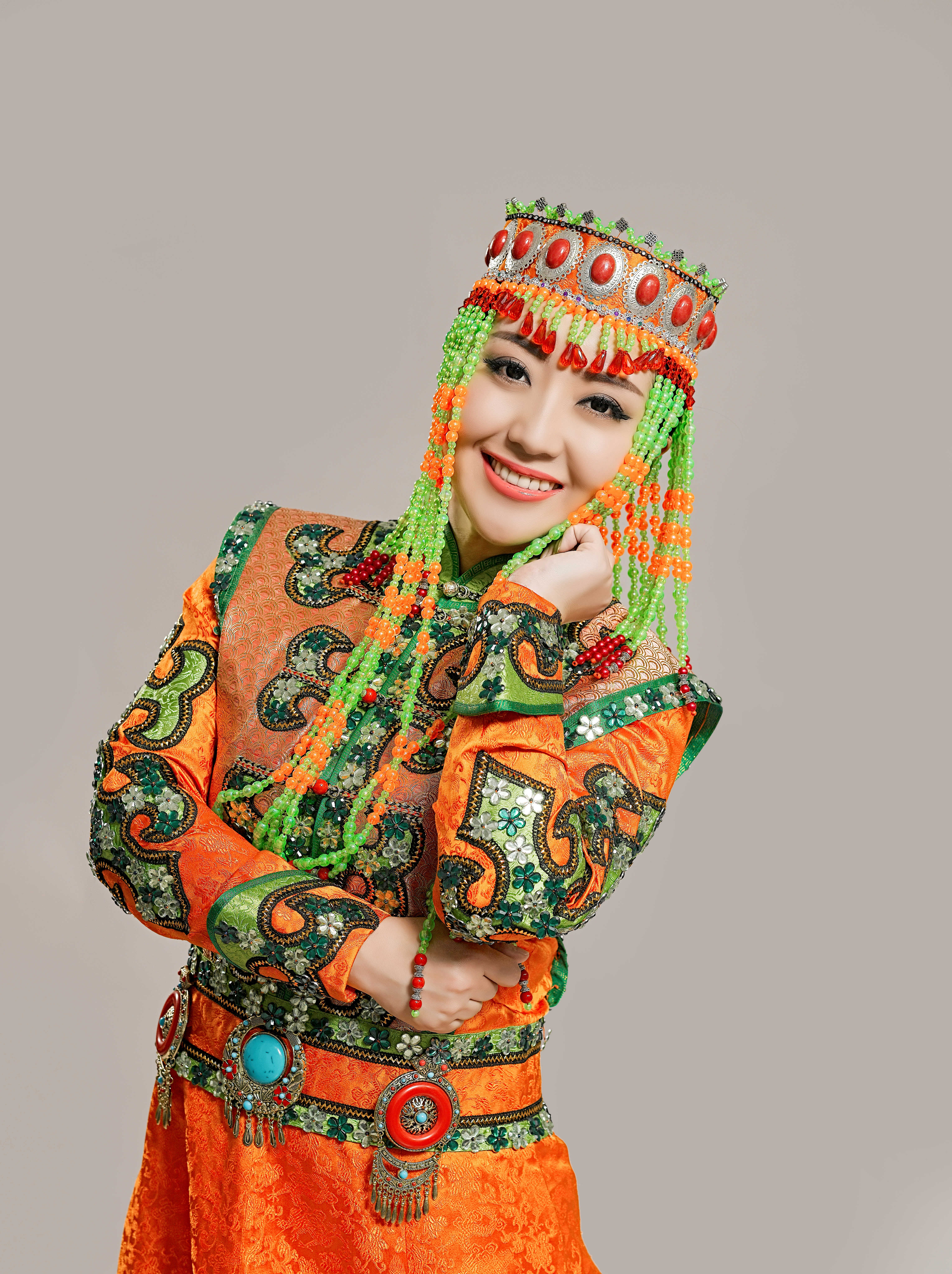  p>格格,原名蒙克其其格,8月1日出生于内蒙古乌兰布统大草原, a