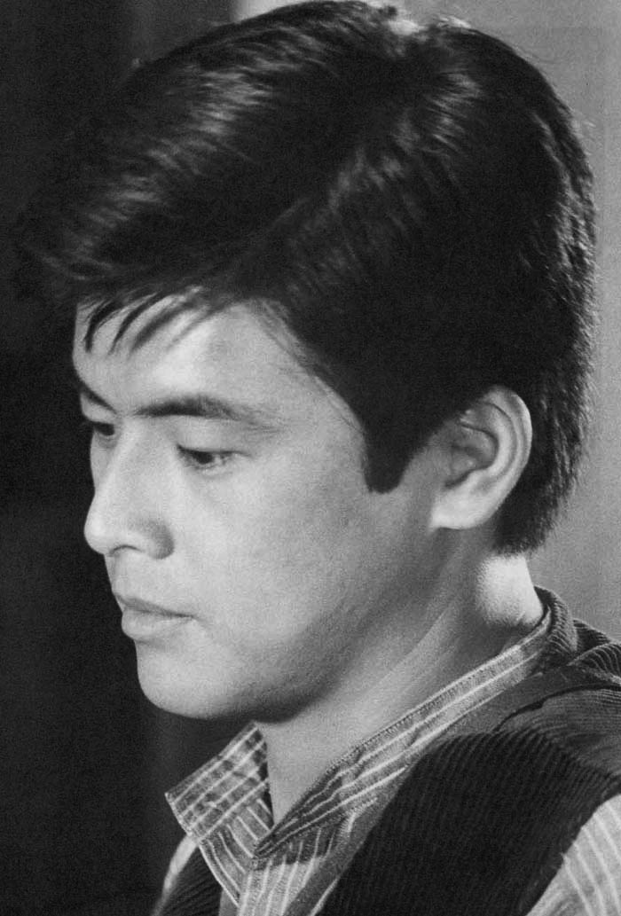 1952年1月28日出生于日本山梨县盐山市(后并入甲州市),日本影视男演员