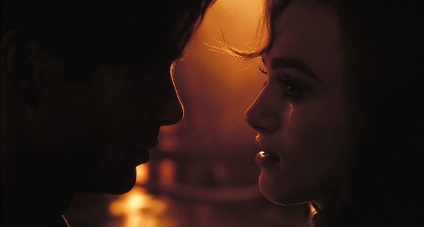 边缘》 i>(the edge of love) /i>是狮门影业发行的英国爱情传记电影