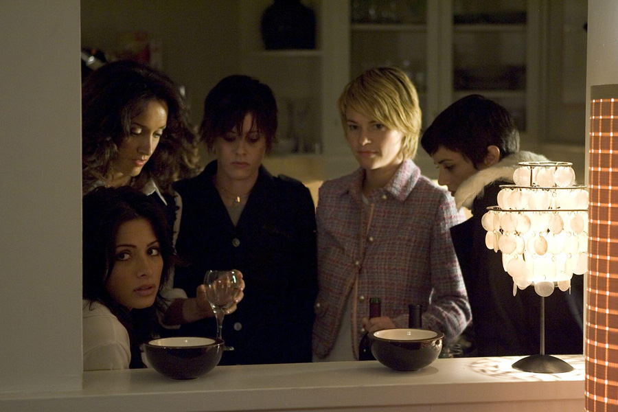  p>《拉字至上》(the l word)是美国showtime电视台于2004年1月18日