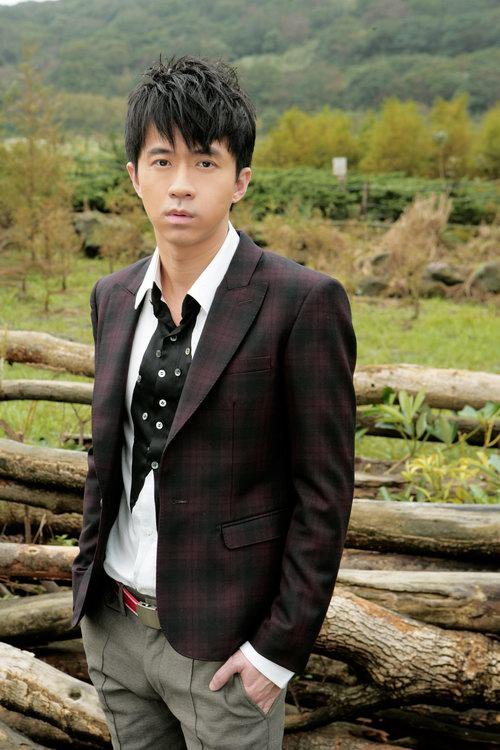  p>光良,本名王光良,1970年8月30日出生于马来西亚,华语流行乐男歌手