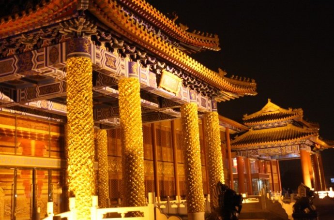  p>美食荟萃的演艺秀场大戏楼坐落于北京东五环京城梨园公园内.