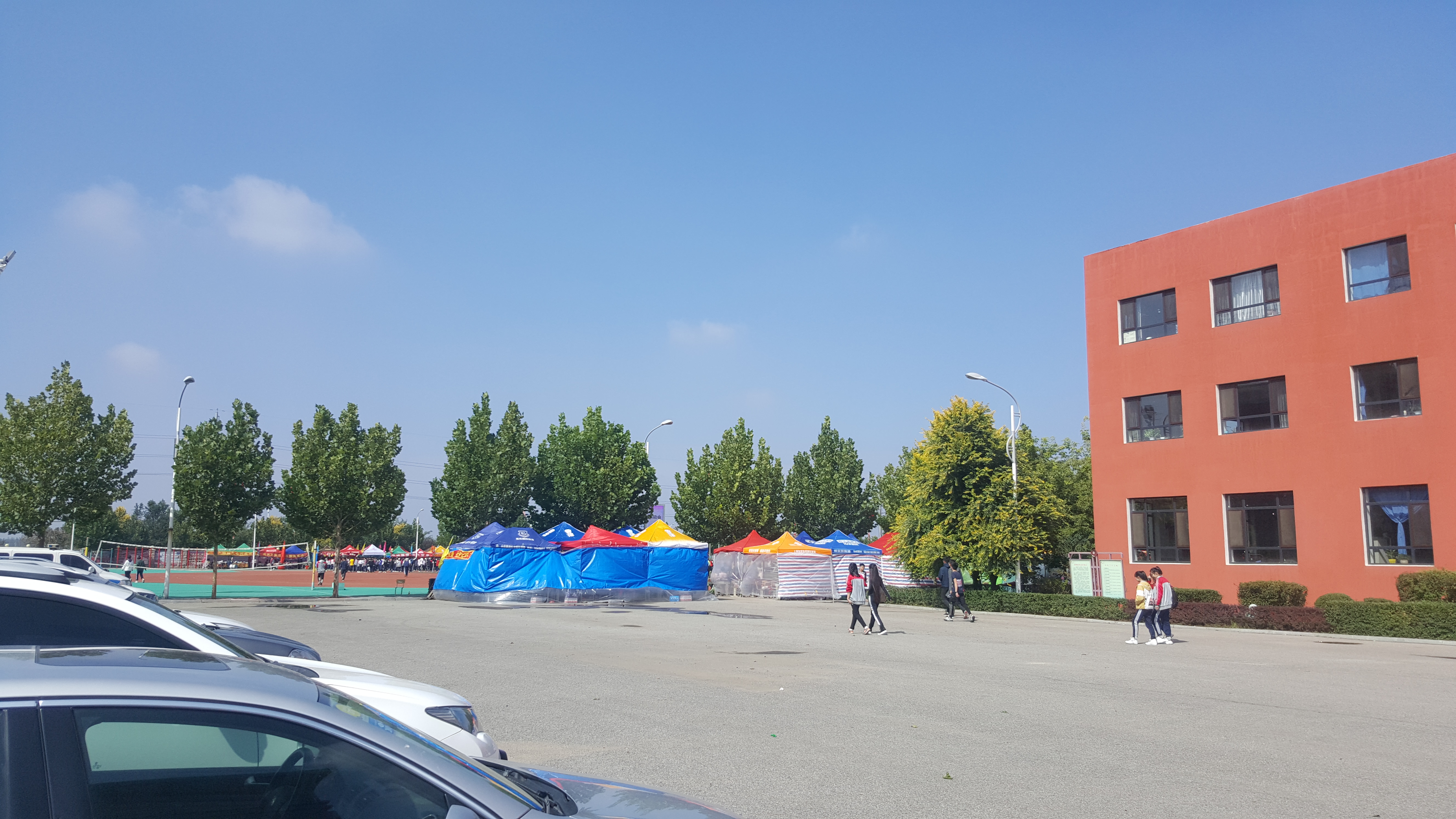 是海城市的一所重点高中