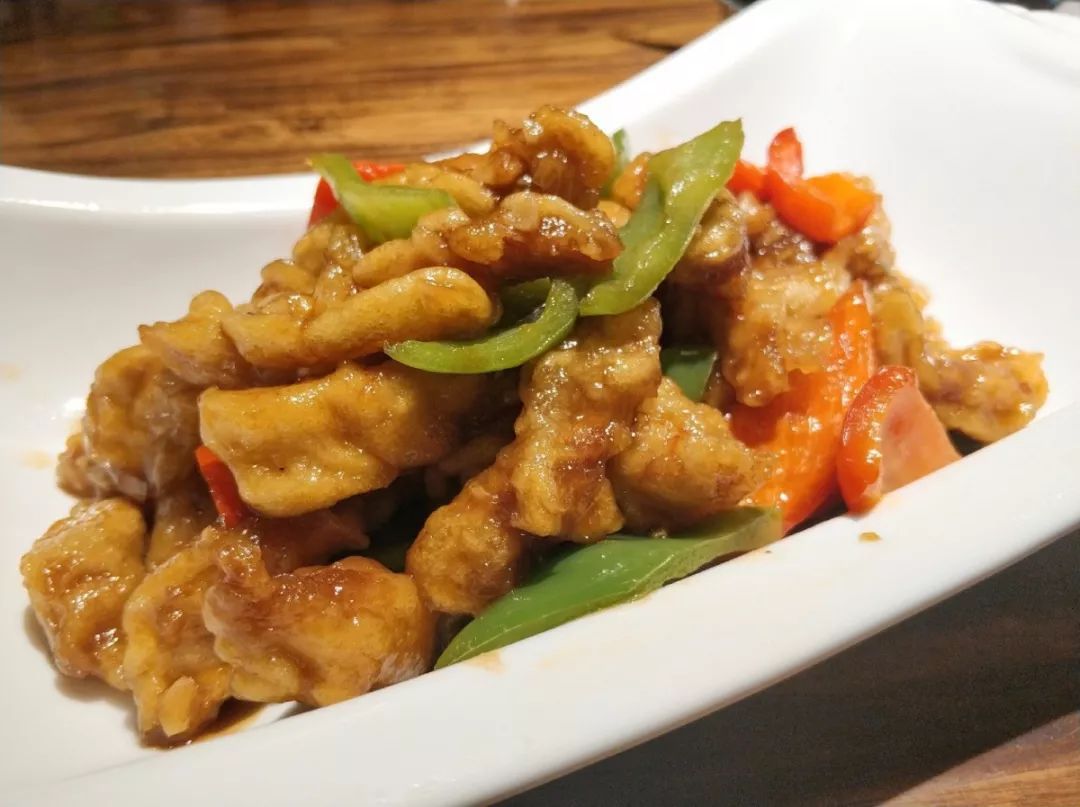  p>"赛肉段"是辽宁省创新菜之一,以 a target="_blank" href="/item