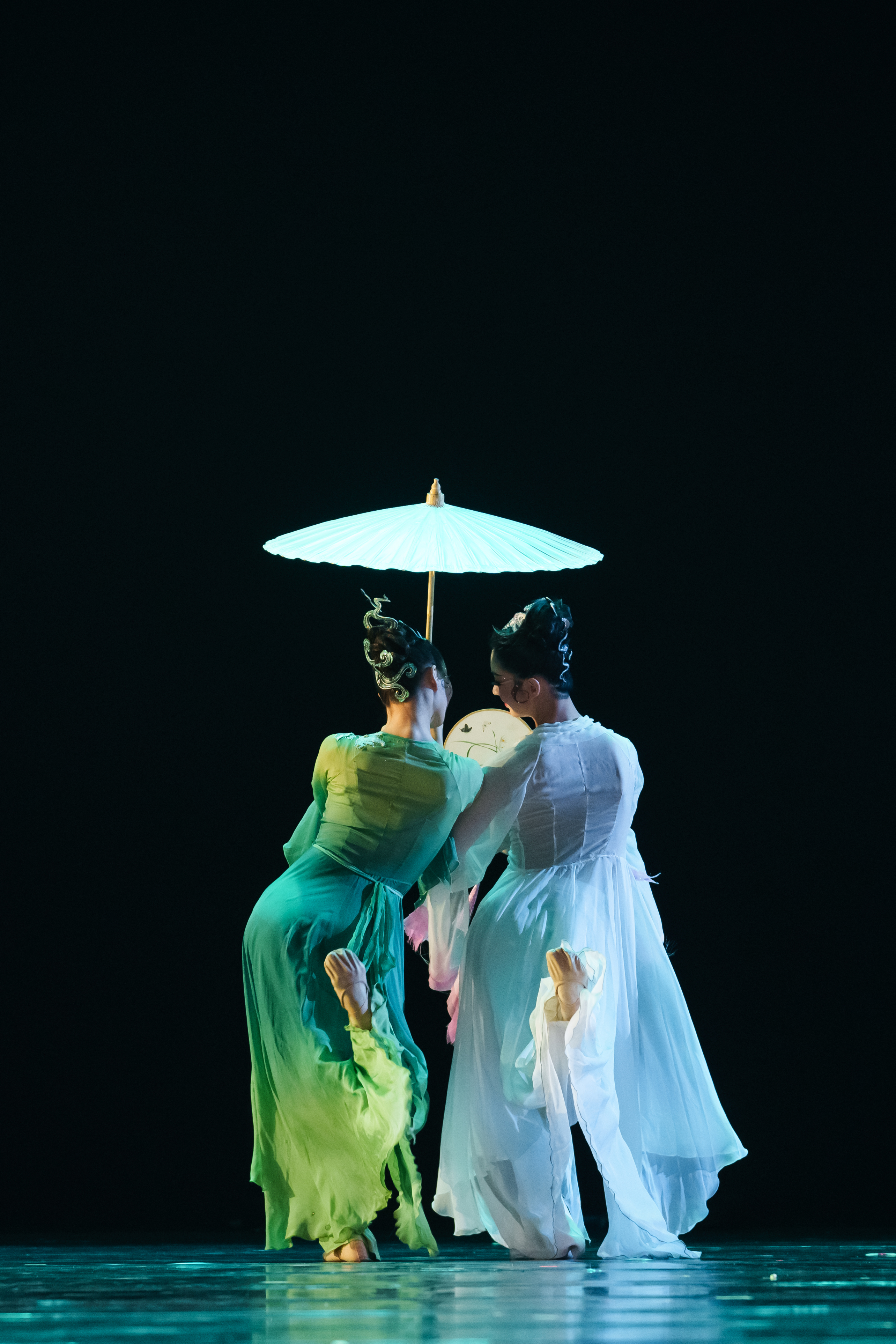  p data-id="tgtbndvxhwux">女子双人舞《雨后》由青年编导 a target=