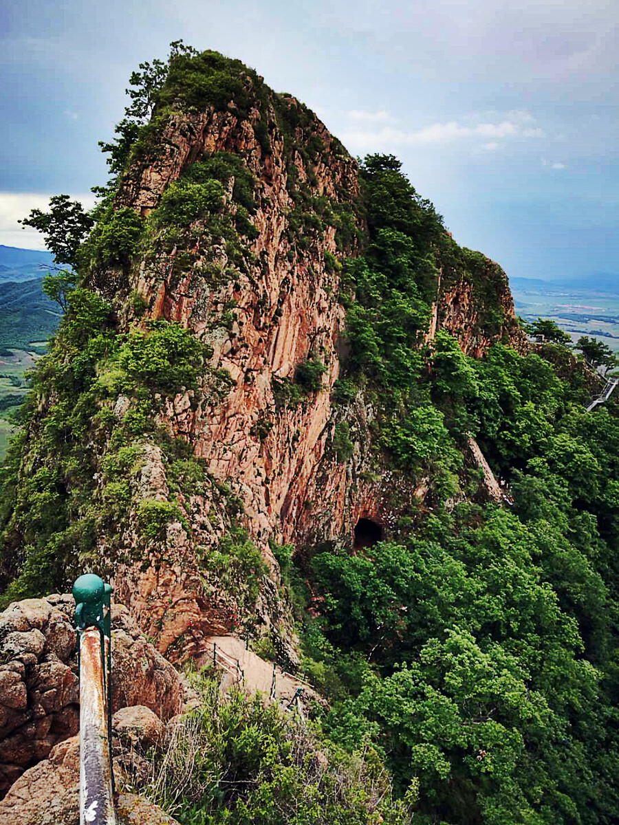  p data-id="tdct1uyywitl">拉法砬子,又名拉法山,属长白山脉 a