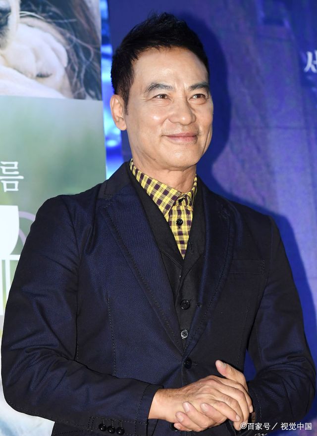 任达华罕见现身韩国，现场与粉丝互动比心，场面有趣_百科TA说