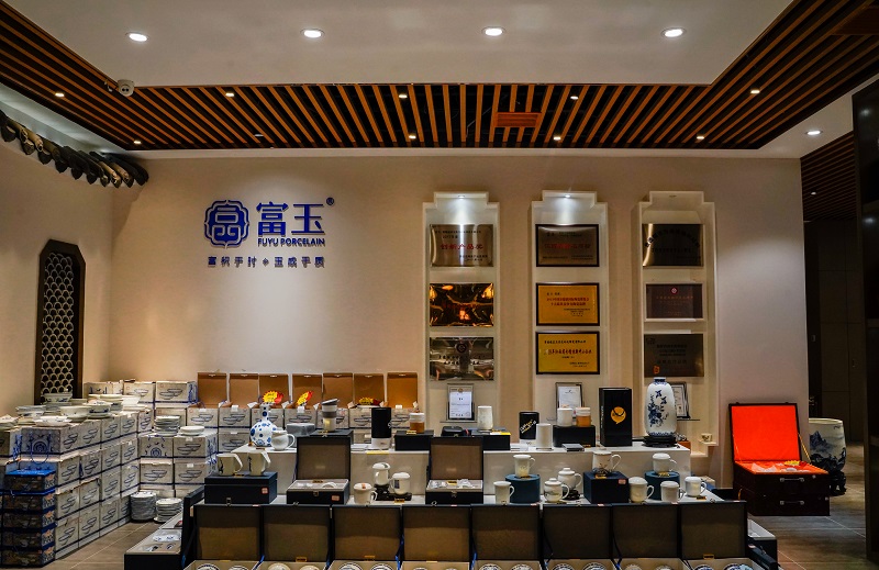 p data-id="2baseinon1l">富玉,景德镇富玉青花玲珑陶瓷有限公司旗下