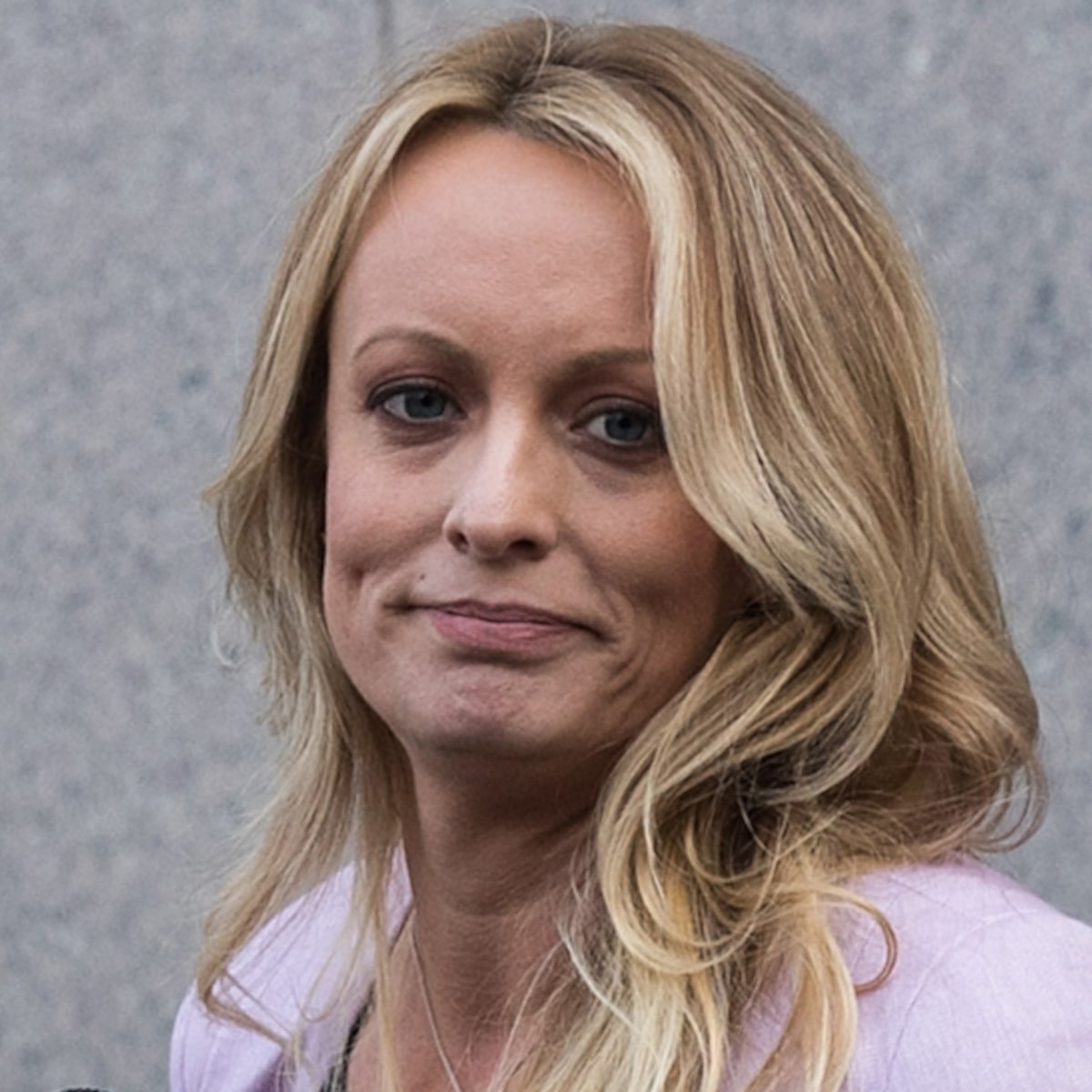  p>斯托米·丹尼尔斯(stormy daniels),本名斯蒂芬妮·格雷戈里