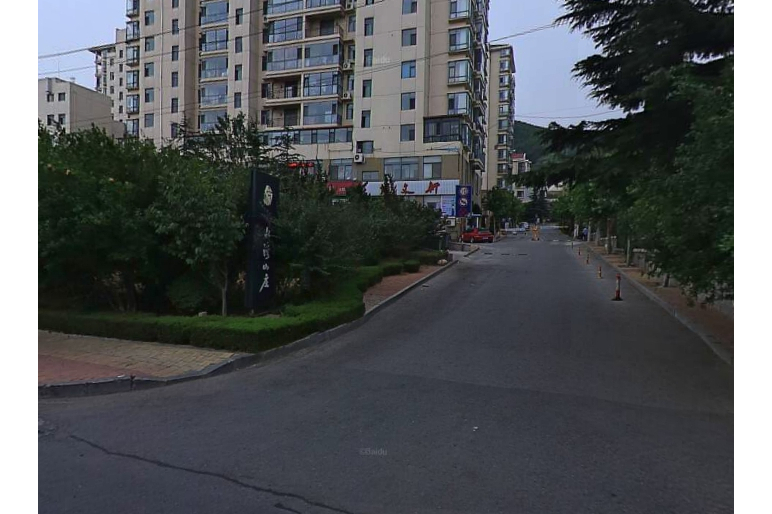 共计房屋238户,小区物业公司为烟台市响水湾物业管理有限公司