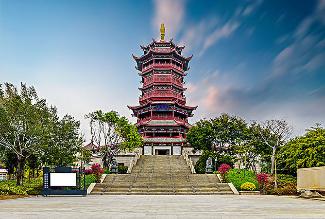  p data-id="gnztt8ojy2">杏林阁位于园博苑的闽台岛上,八面向海,总