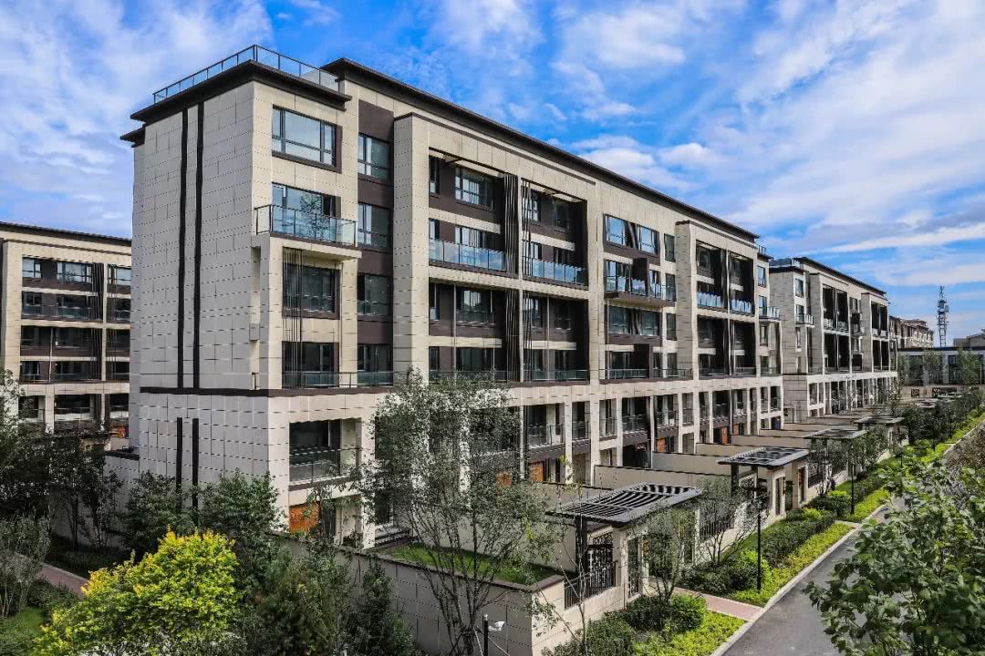  p>净月深水湾位于长春市净月区净月区,由吉林大众置业有限公司建成