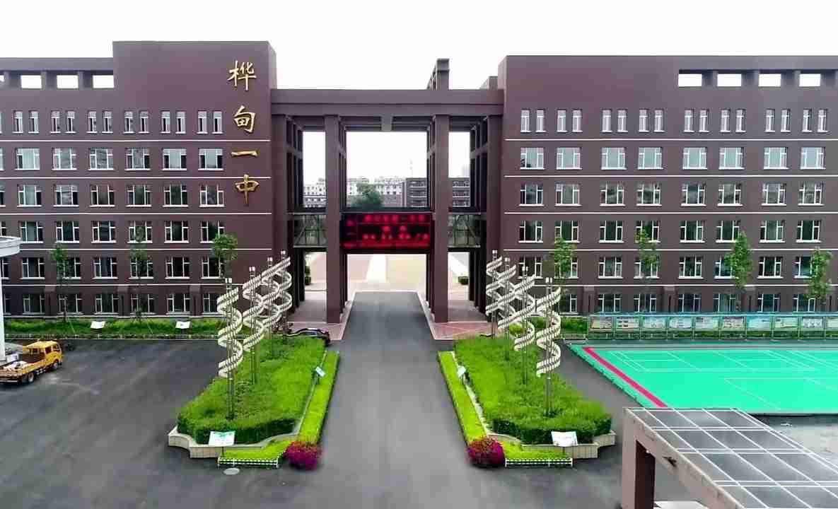  p>桦甸一中成立于1949年3月27日,与共和国同龄.