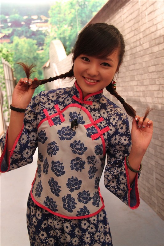 ">二丫,女,是《 a target="_blank" href="/item/本山快乐营/5445576"