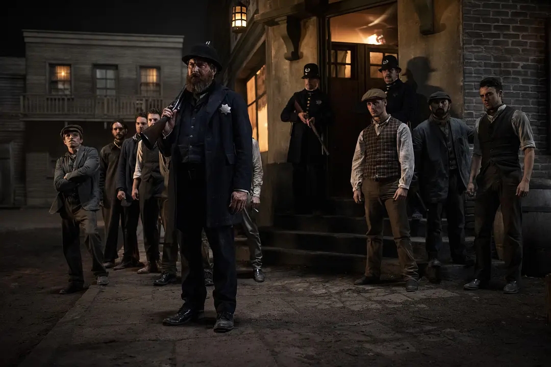 彼特拉克执导,李小龙担任编剧,安德鲁·浩二,郑启蕙等主演的美剧,于