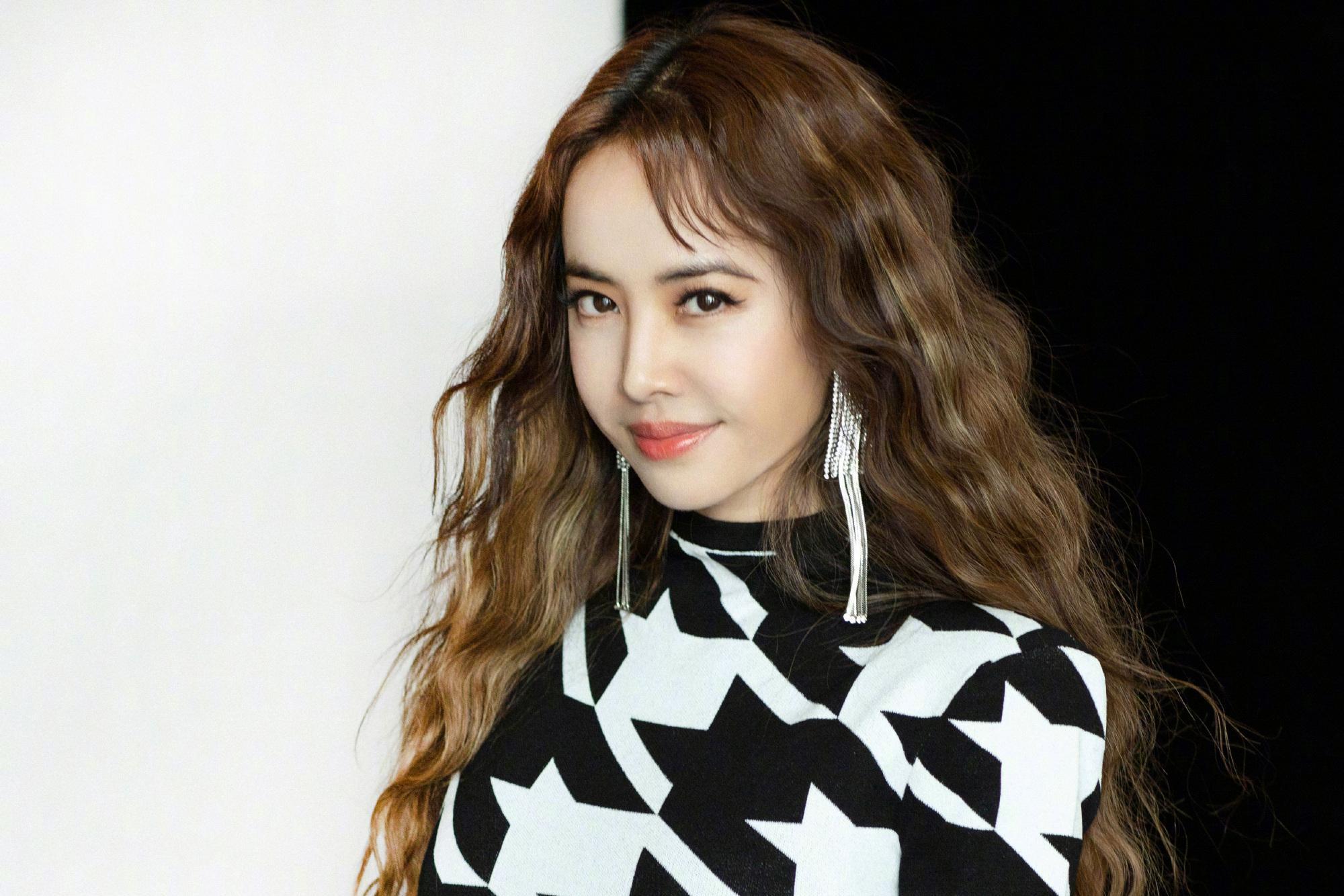 p>蔡依林(jolin tsai),本名蔡依翎,曾用名蔡宜凌,1980年9月15日出生