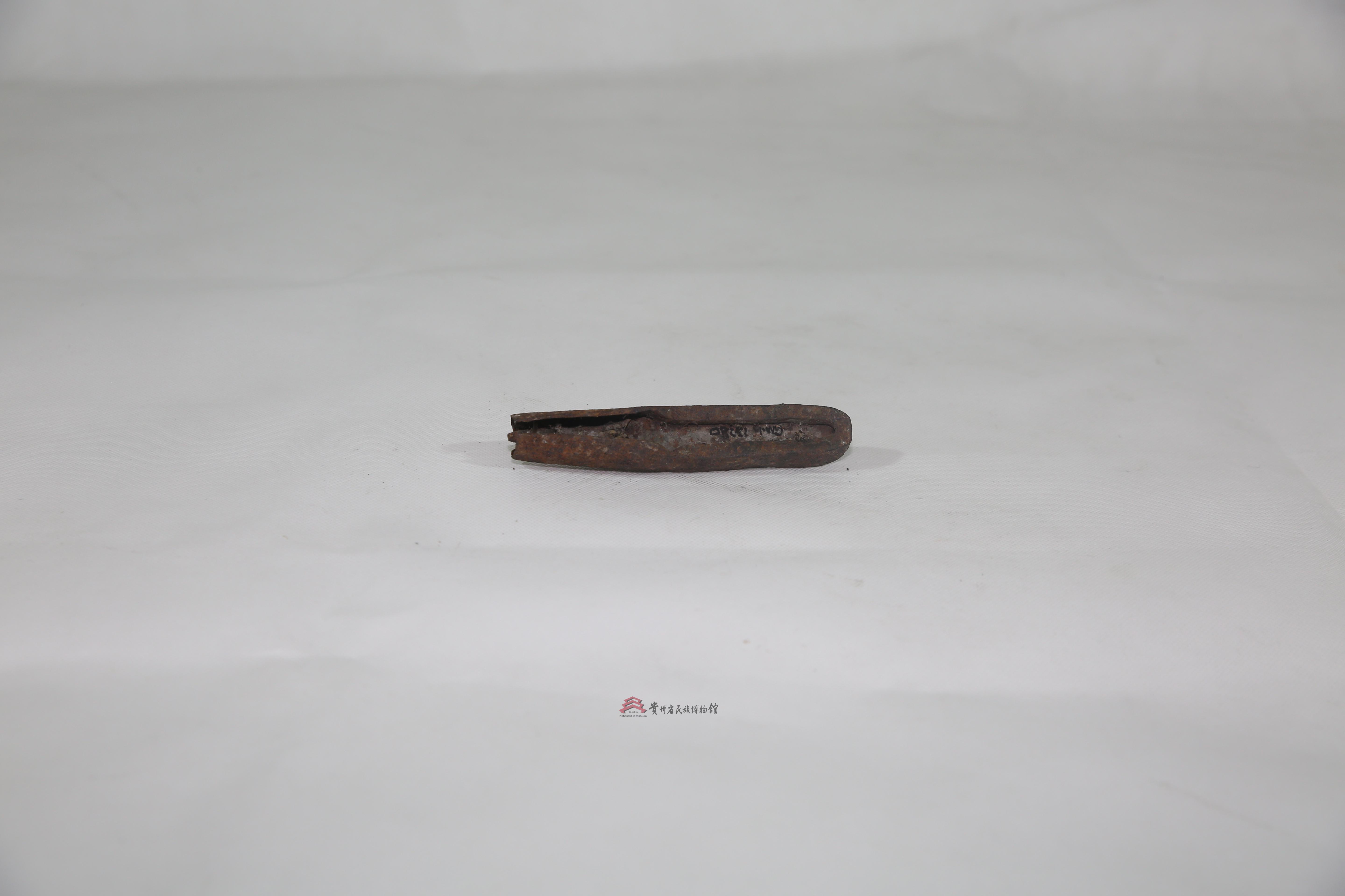 当代贵州黄平亻革家打纸钱錾