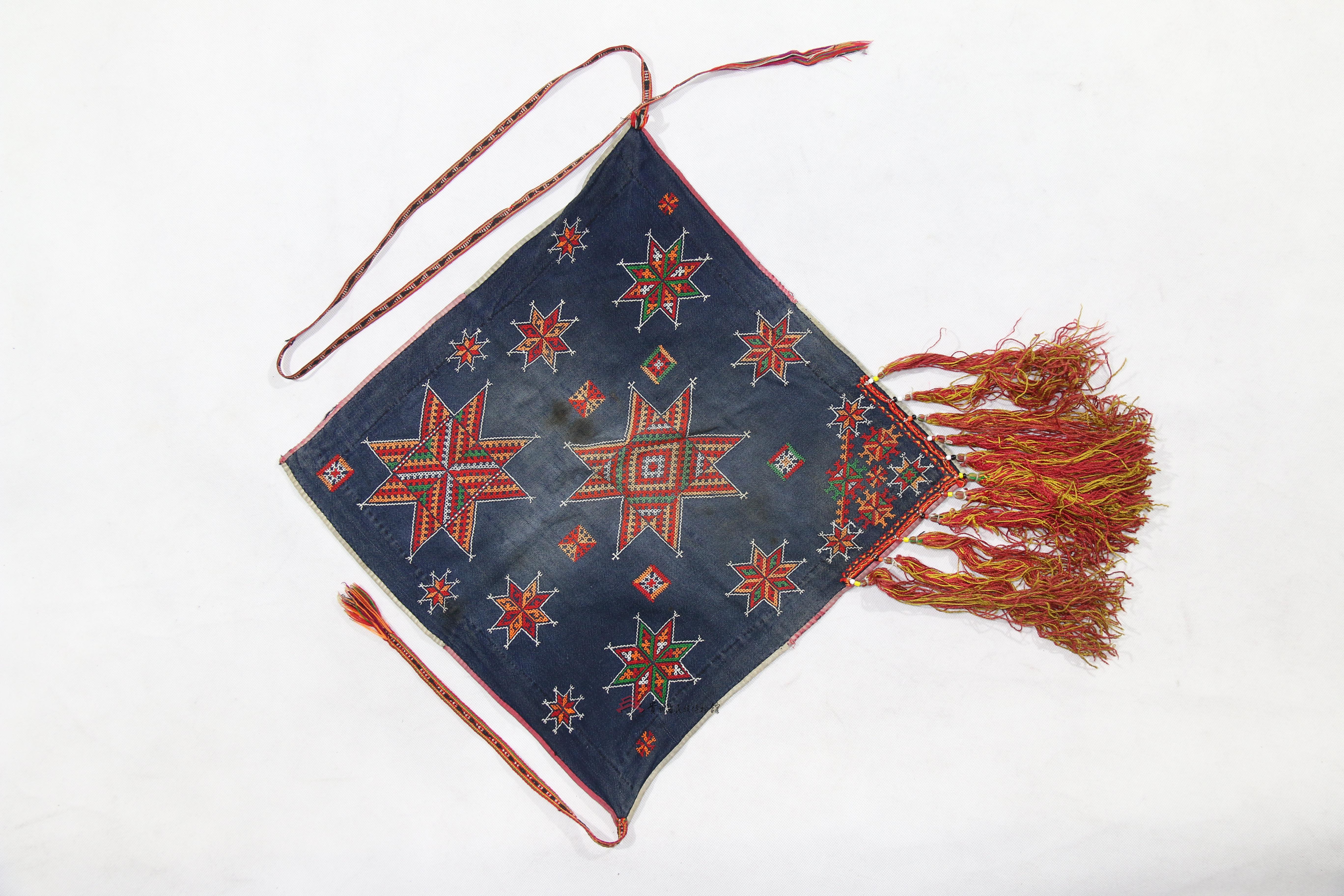 当代云南丘北瑶族挑花八角纹流苏头帕