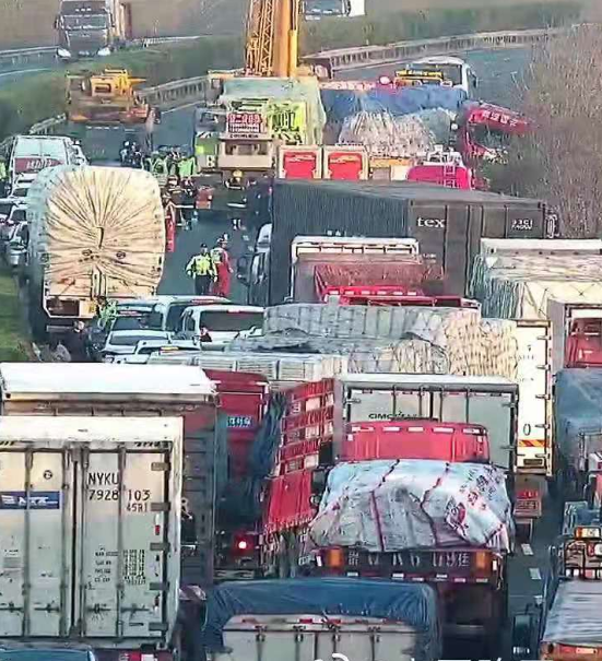 2021年4月4日沈海高速江苏段交通事故