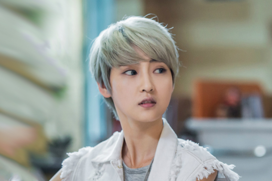 class="ref" data-ctrid="svk2slki6nyk">易飞,都市情感剧《盲约》中