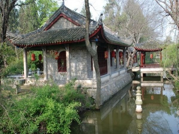 张庄公园位于安徽省 a target="_blank" href="/item/阜阳市">阜阳市 