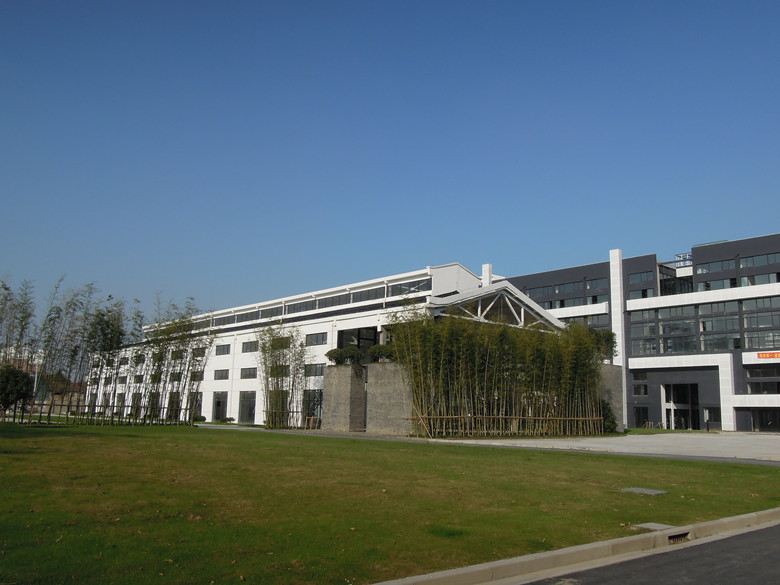  p data-id="gnwtgnkzj8">开 发 商:上海德必文化创意产业发展(集团)