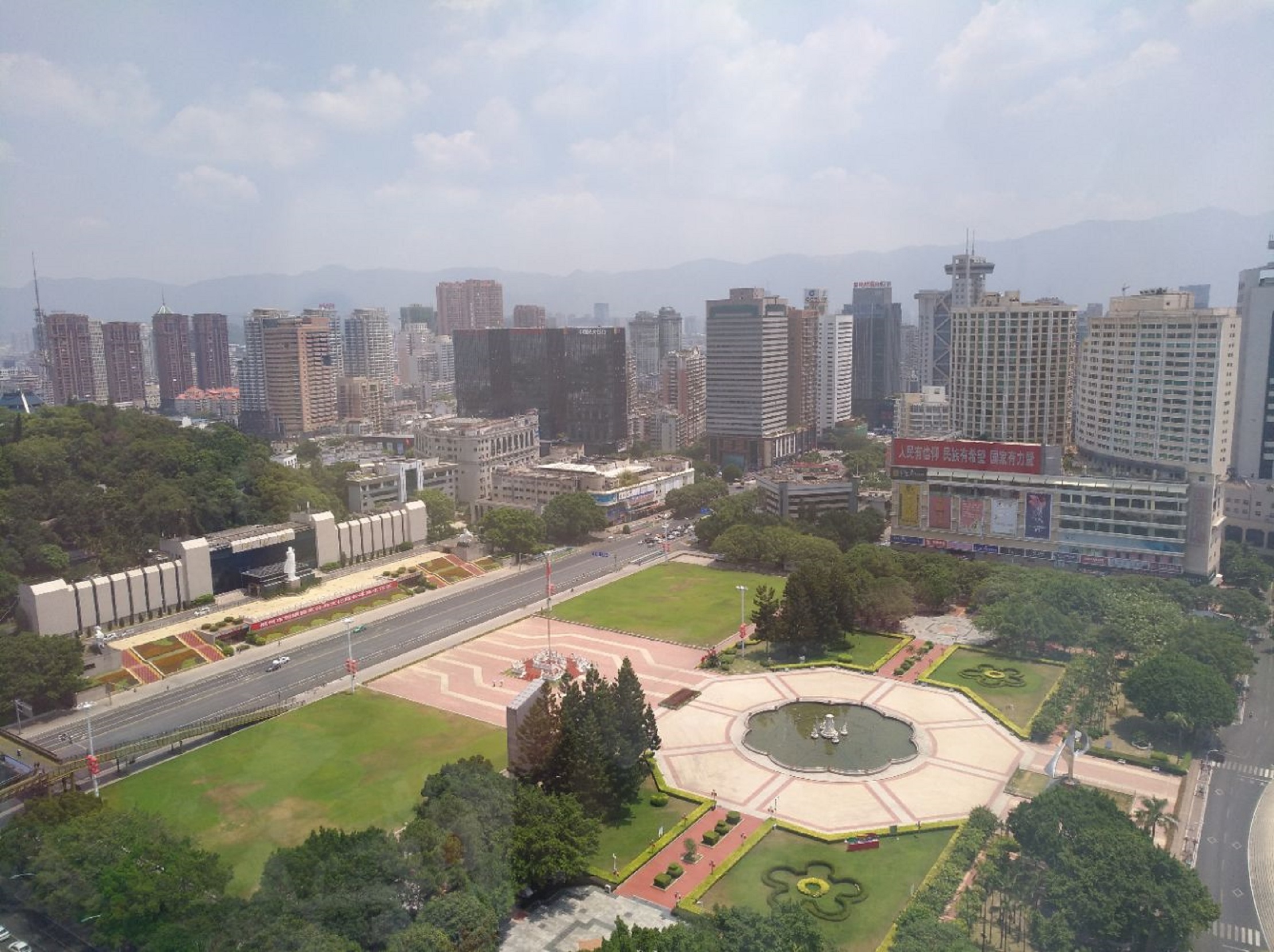  p>福建省科技馆位于福州市中心的 a target="_blank" href="/item/于