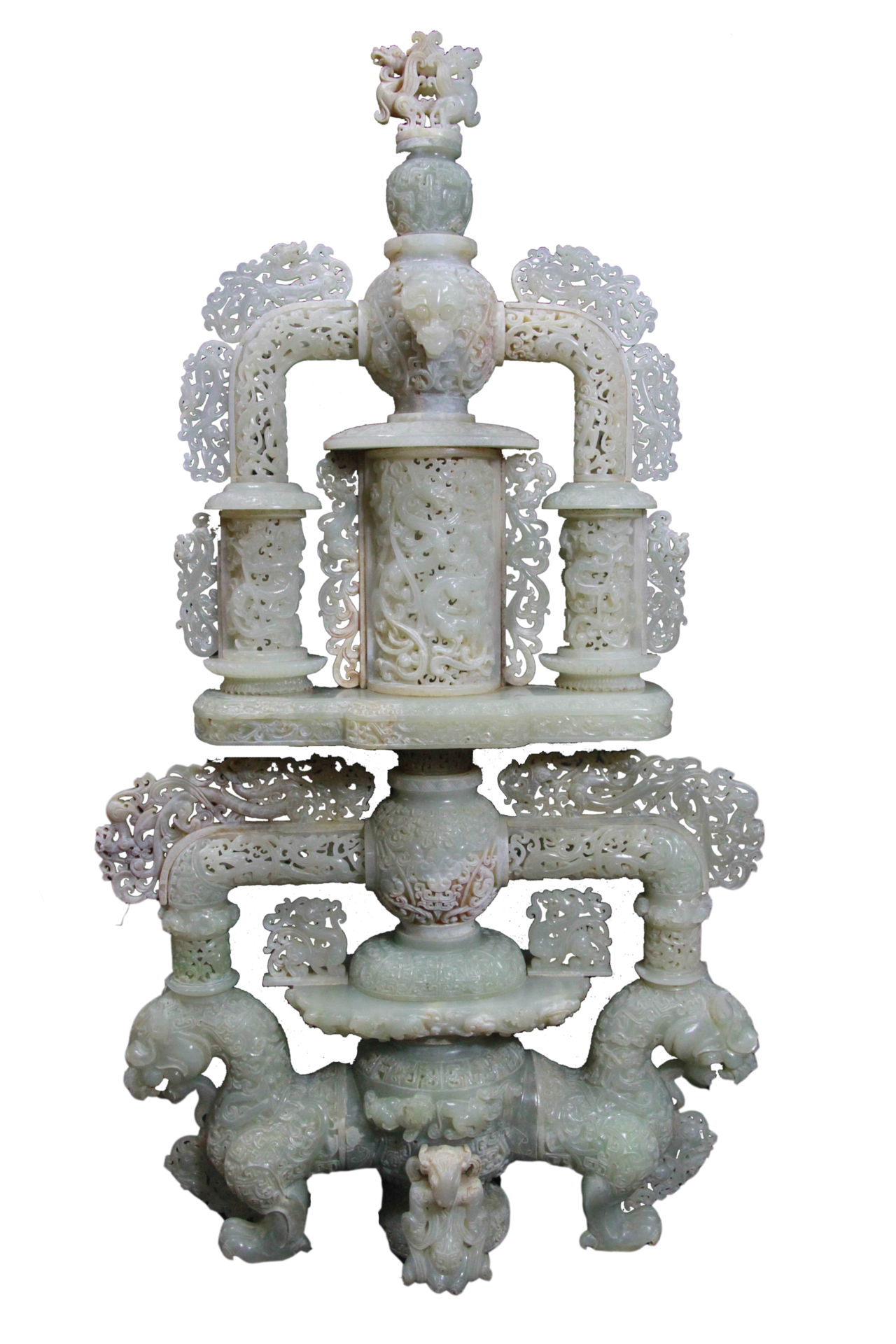  p>西汉白玉高镂雕组合礼器,此展品为汉代文物. /p>