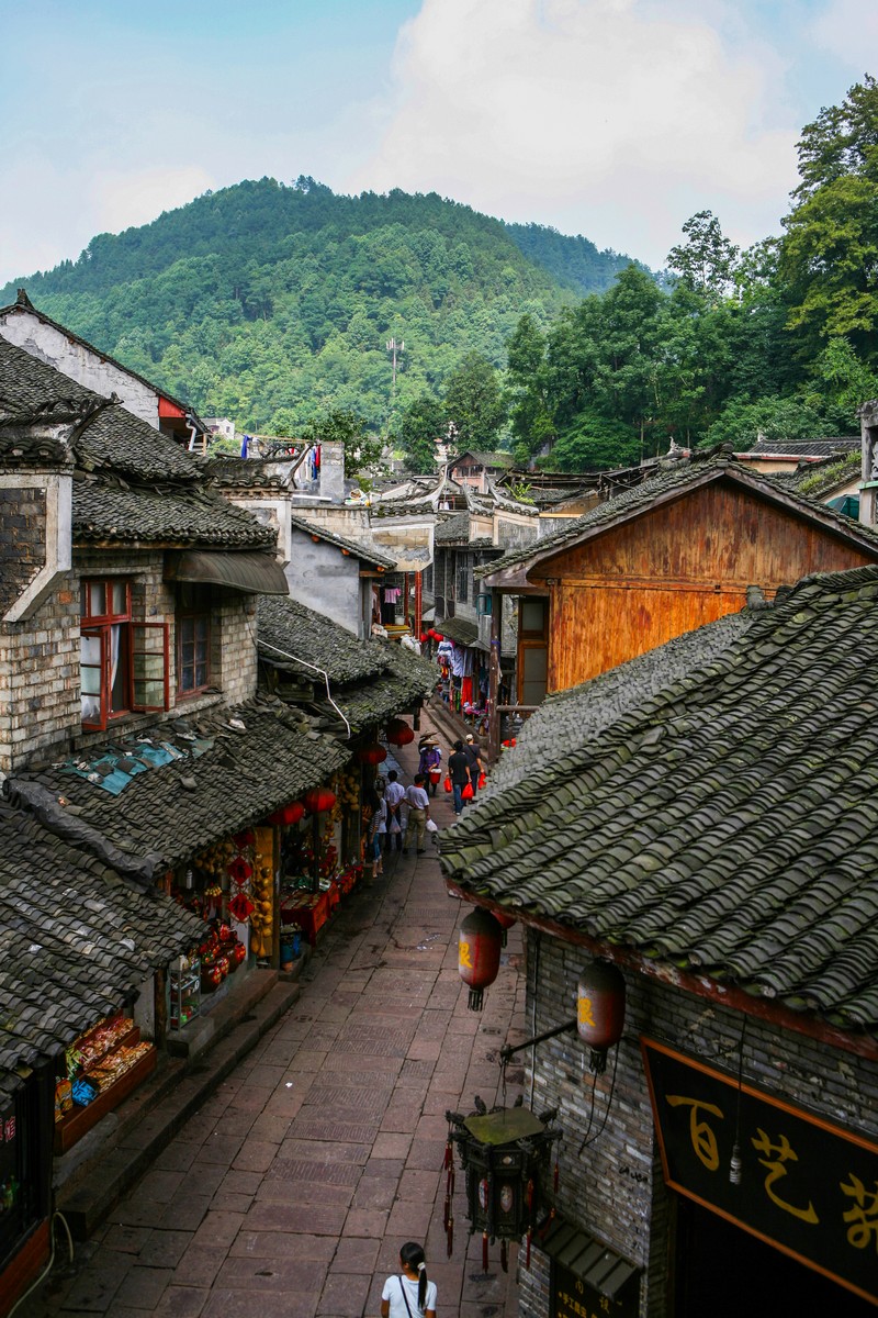  p>凤凰古城景点,是 a target="_blank" href="/item/国家历史文化