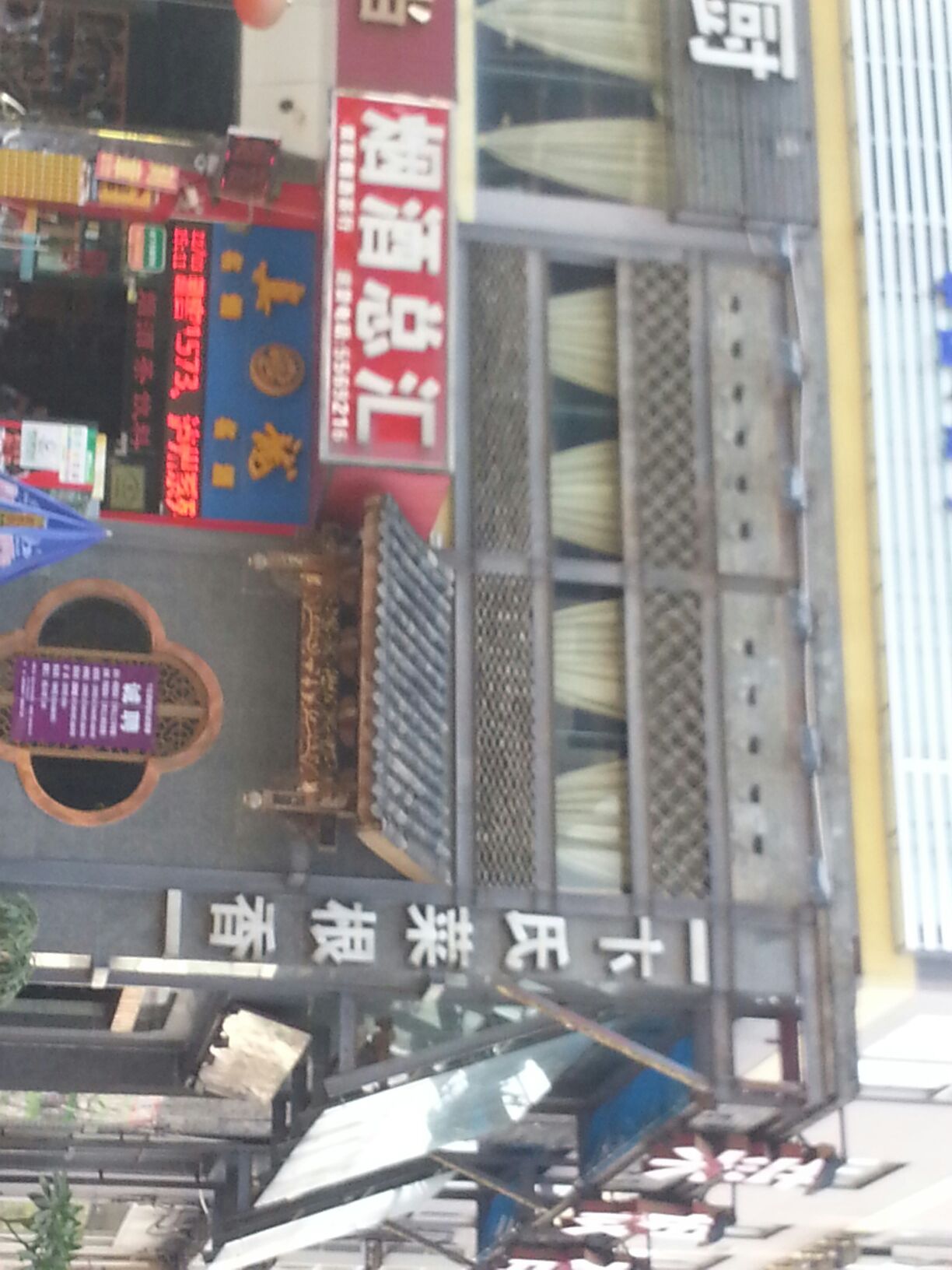  p>卞氏菜根香私厨是一家餐馆,位于南宁市,人均消费价格为80元. /p>