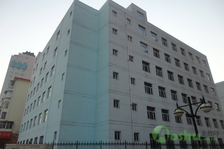  p>南海中学简介:太原南海中学是太原第三十七中学的分校;现有2个校区