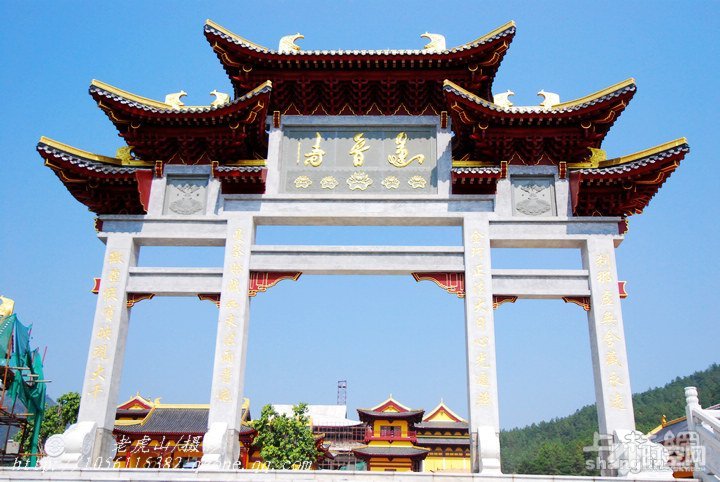 金莲湖旅游景区位于上林县城的北面,距县城8公里