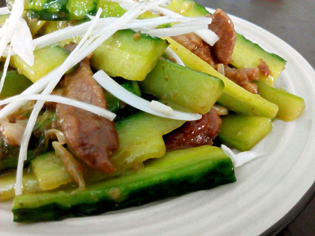 黄瓜炒肉片