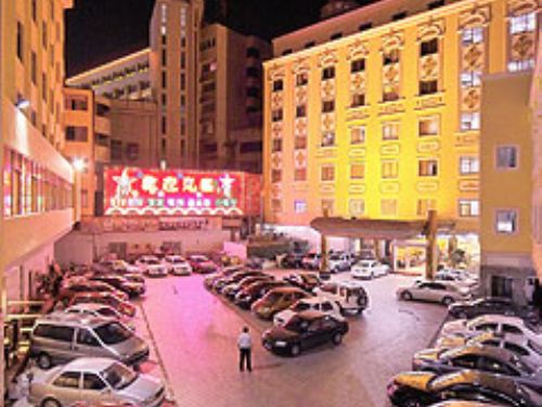  p>泉州金洲大酒店坐落于历史文化名城泉州市泉秀路繁华地带,是一家集