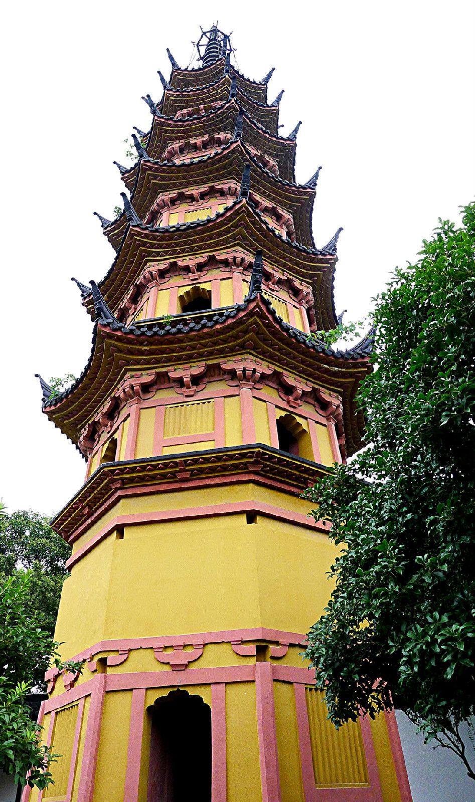  p>苏州双塔又称罗汉院双塔,位于江苏省 a target="_blank" href="