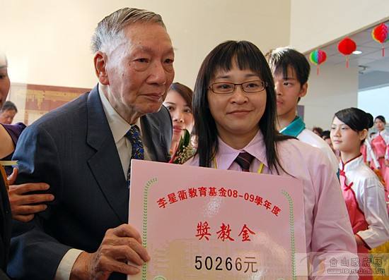  p data-id="gnb6sshmj1">李伯荣(1933年—2016年3月26日),祖籍台山市