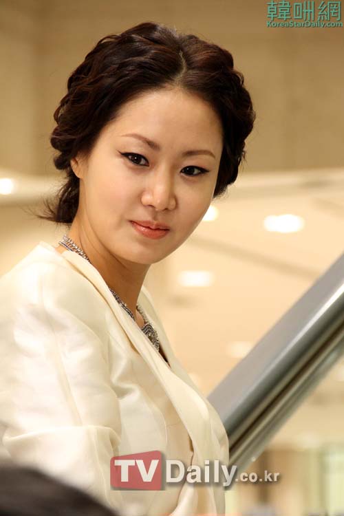  p>申恩庆(         ),1973年2月5日出生于韩国首尔,毕业于 a target=