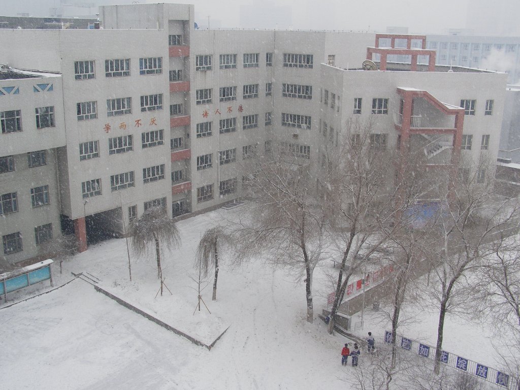  p> b>新疆师范大学附属中学 /b>建于1984年,是隶属于新疆师范大学的