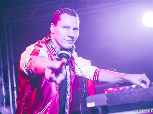  p>dj的英文全称为disc jockey,可以翻译成唱片骑师.