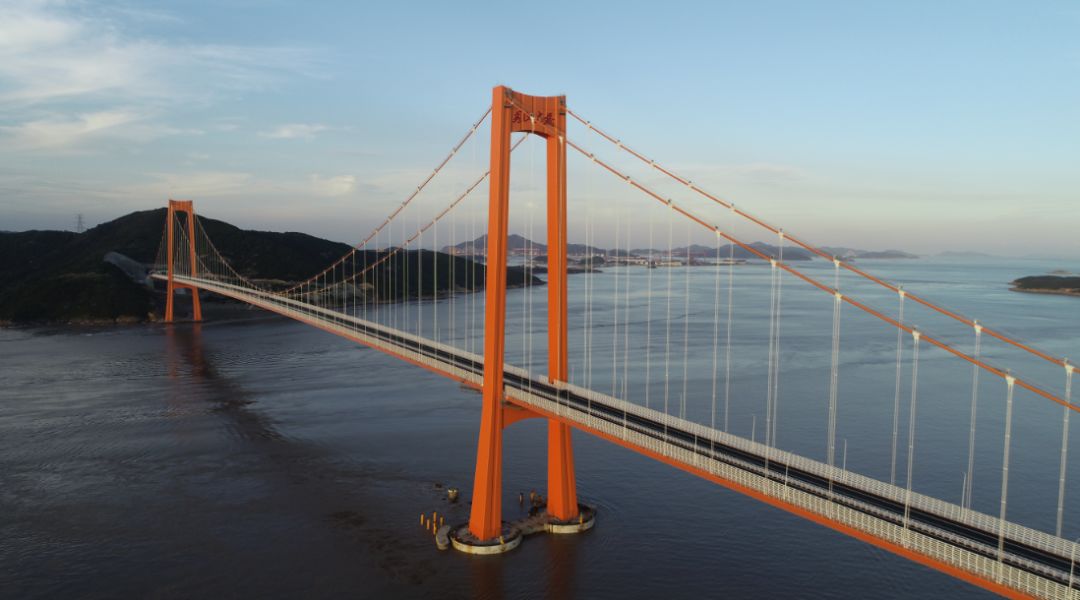 桥(xiushan bridge),是中国浙江省舟山市境内连接岱山岛和秀山岛的跨