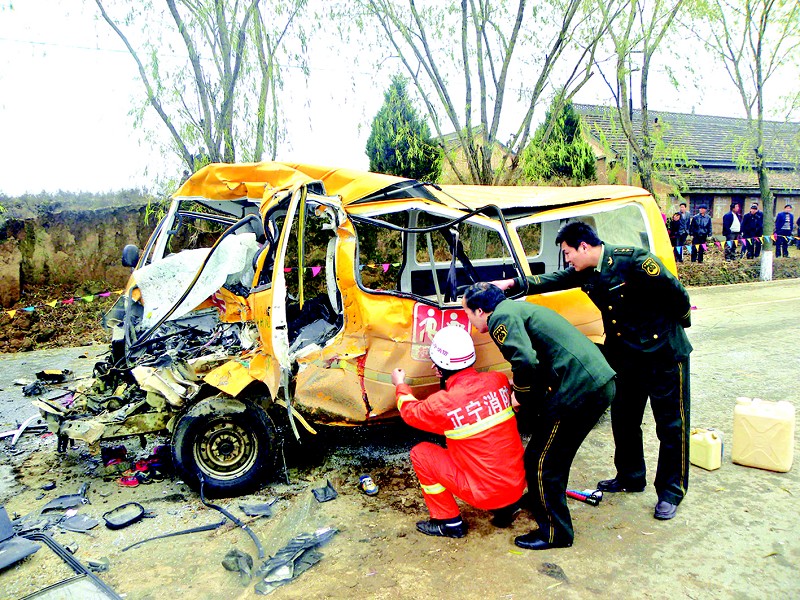 甘肃正宁校车事故