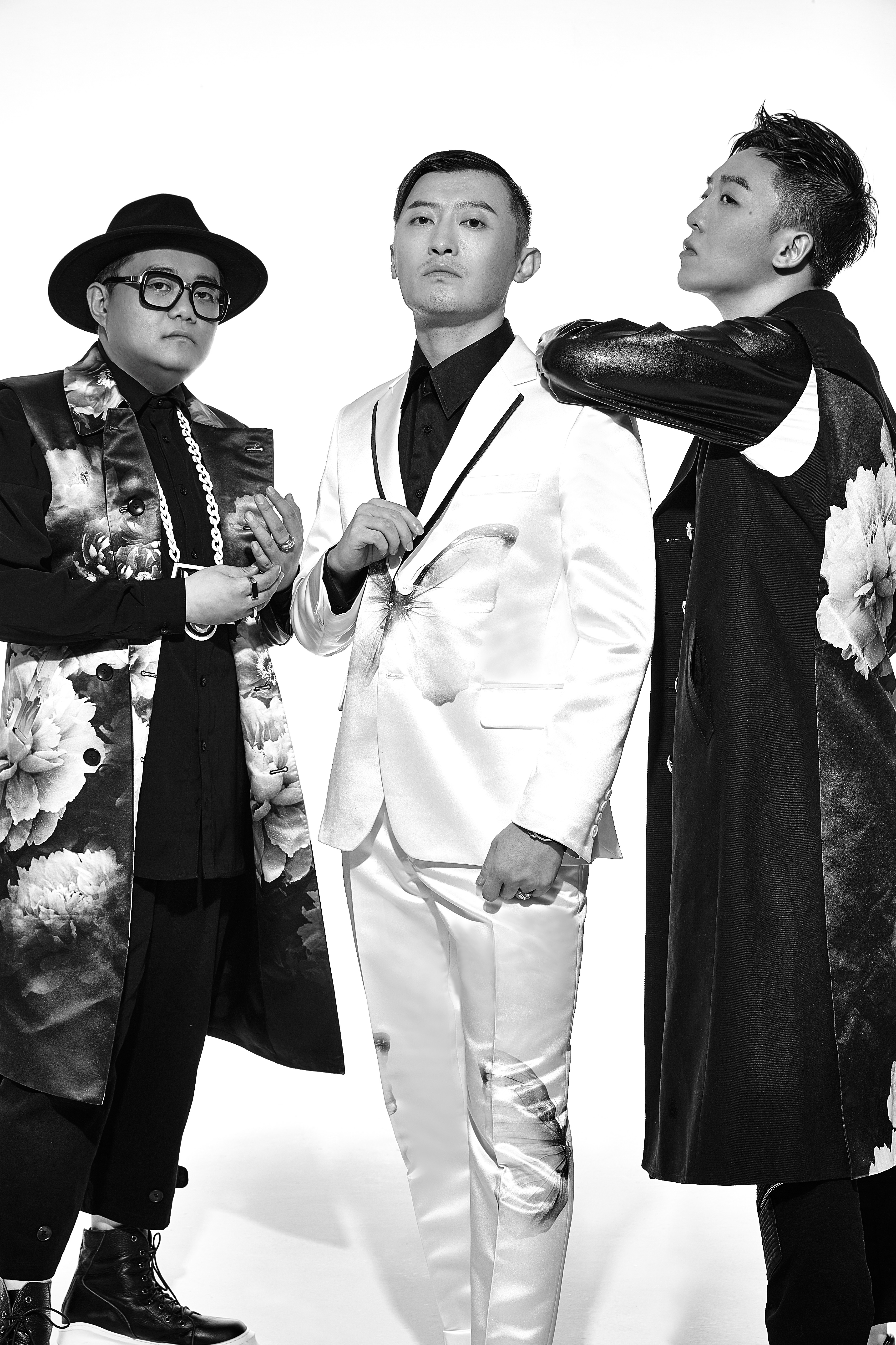  p>耀乐团成军于2010年10月,是由双主唱 a href="#" data-lemmaid="