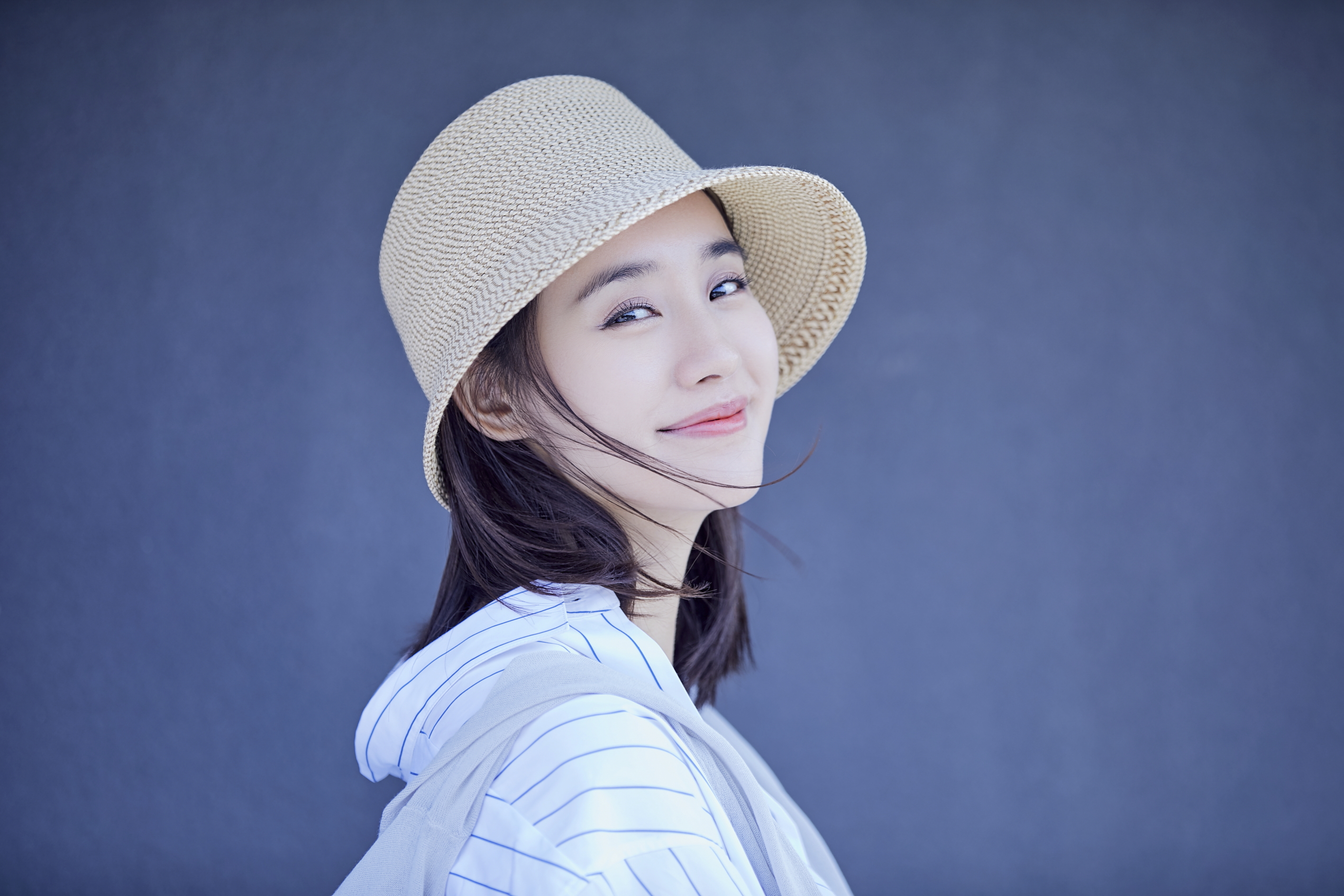  p>王智(原名王紫瑄),1982年7月29日出生于辽宁省鞍山市,中国内地女