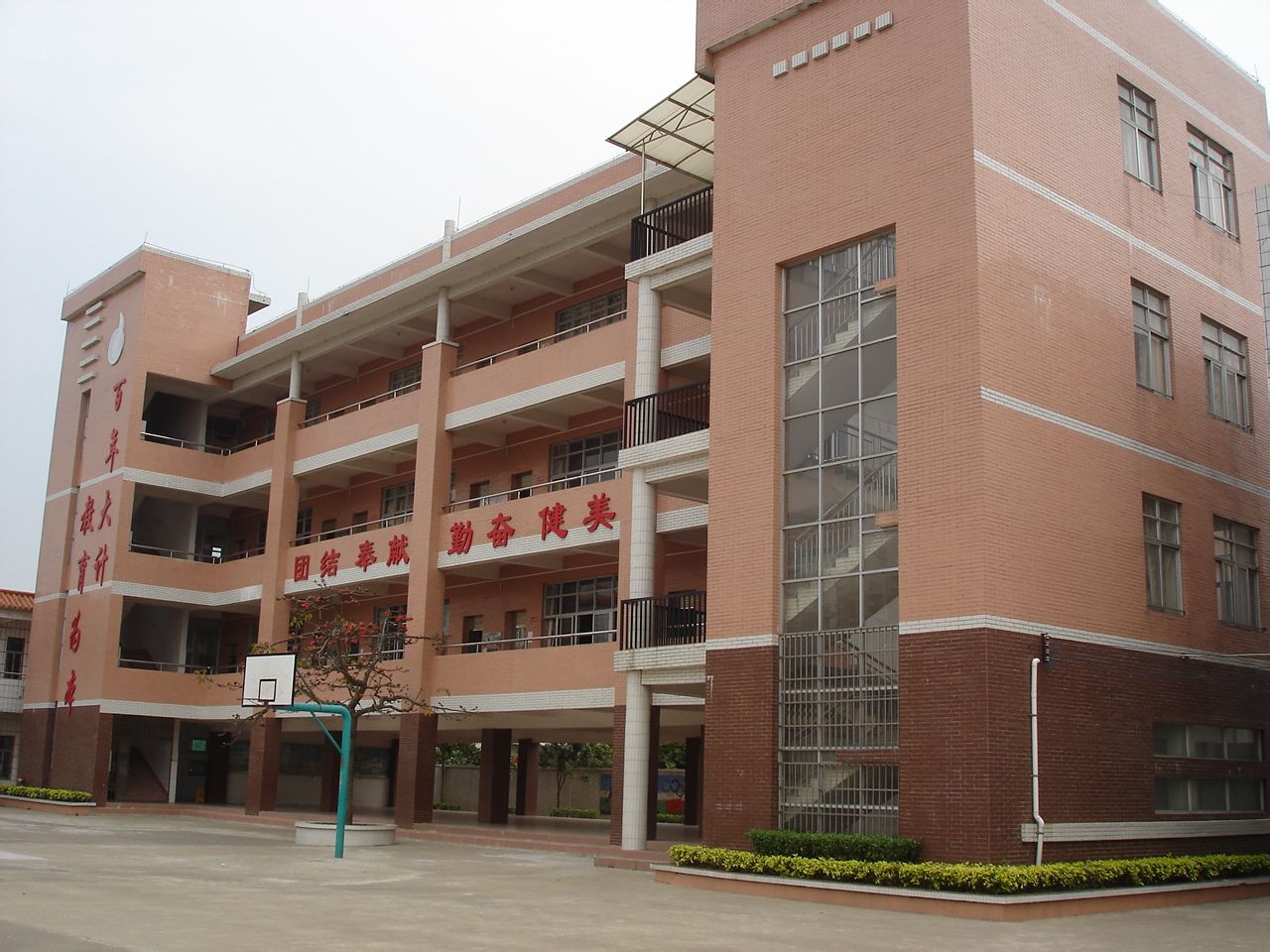 东湖小学
