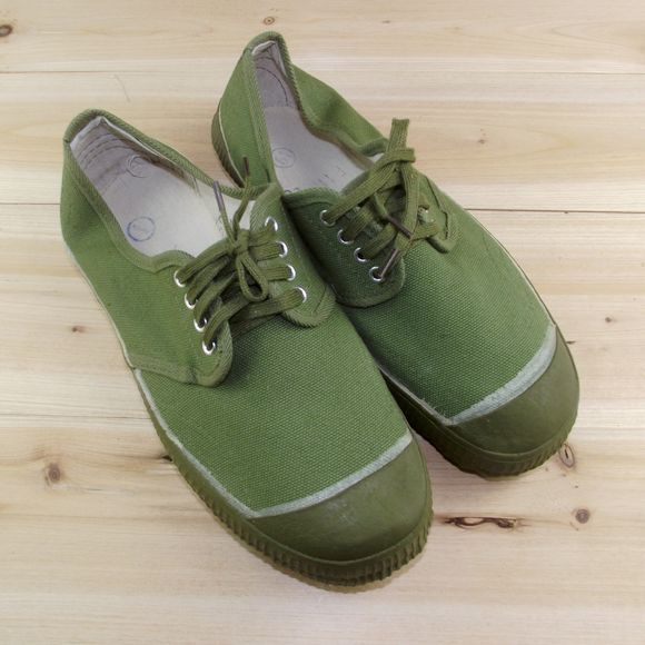  p>解放鞋是20世纪50年代初,随着中国橡胶工业的起步, a target="