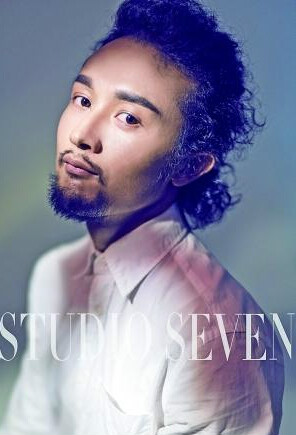 25日,一组贵阳"最帅背篼"的照片,刷爆了许多贵阳市民的微博和朋友圈.