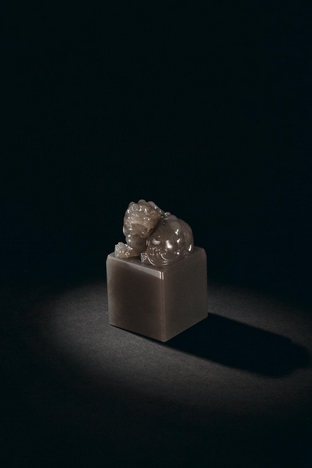  p>天蓝冻石,寿山石的一种,色蔚蓝带白或黄, /p>